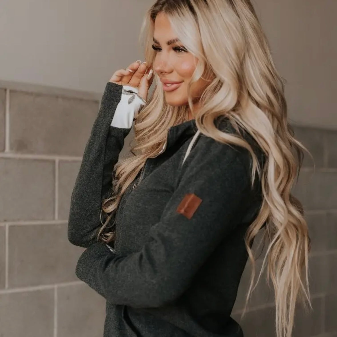 Ampersand Avenue FullZip sweatshirt all i need