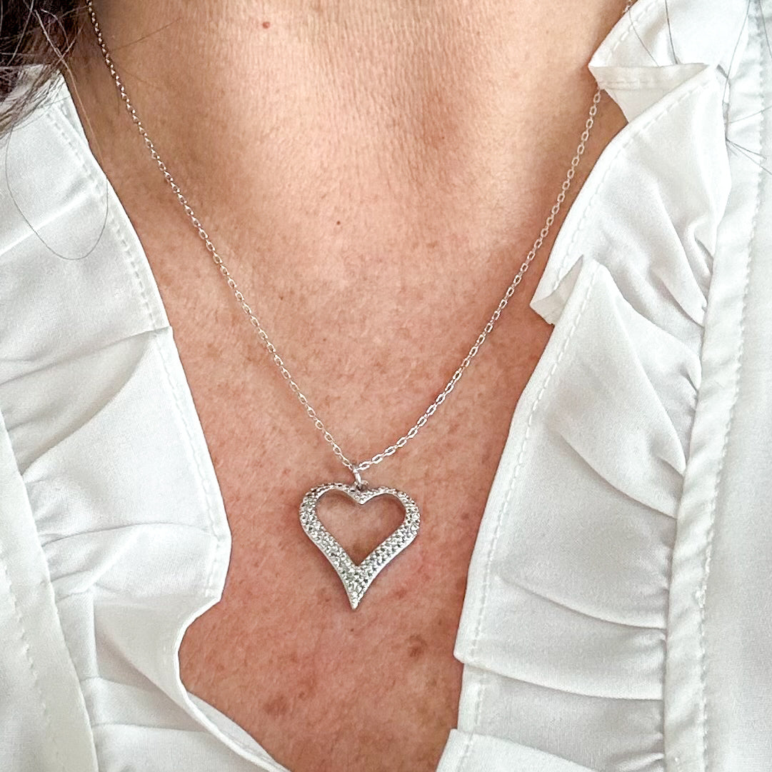 Silver dainty heart pendant necklace
